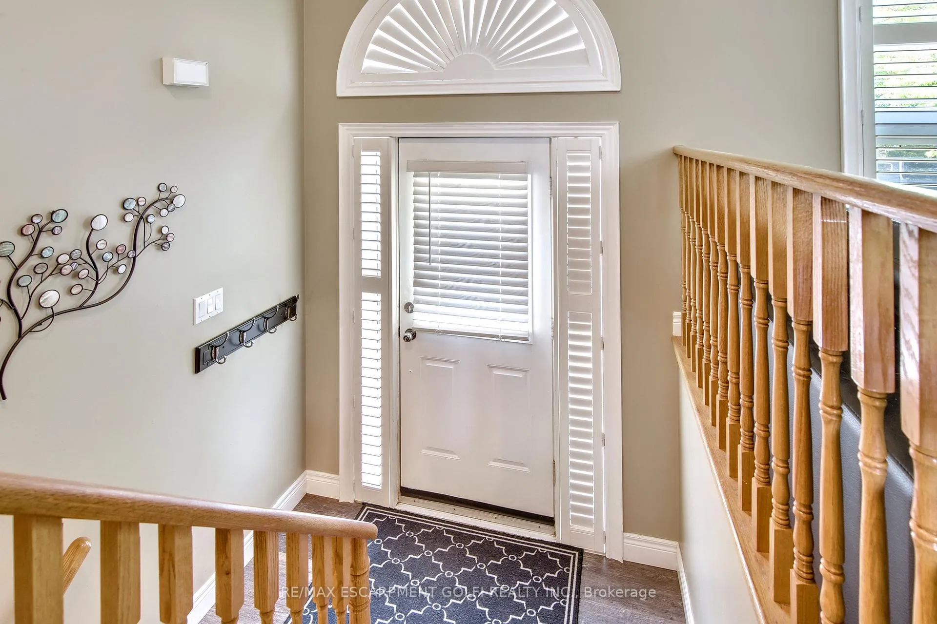 Photo 5 of 12 Woodside Square, Pelham, Fonthill — HOMEH