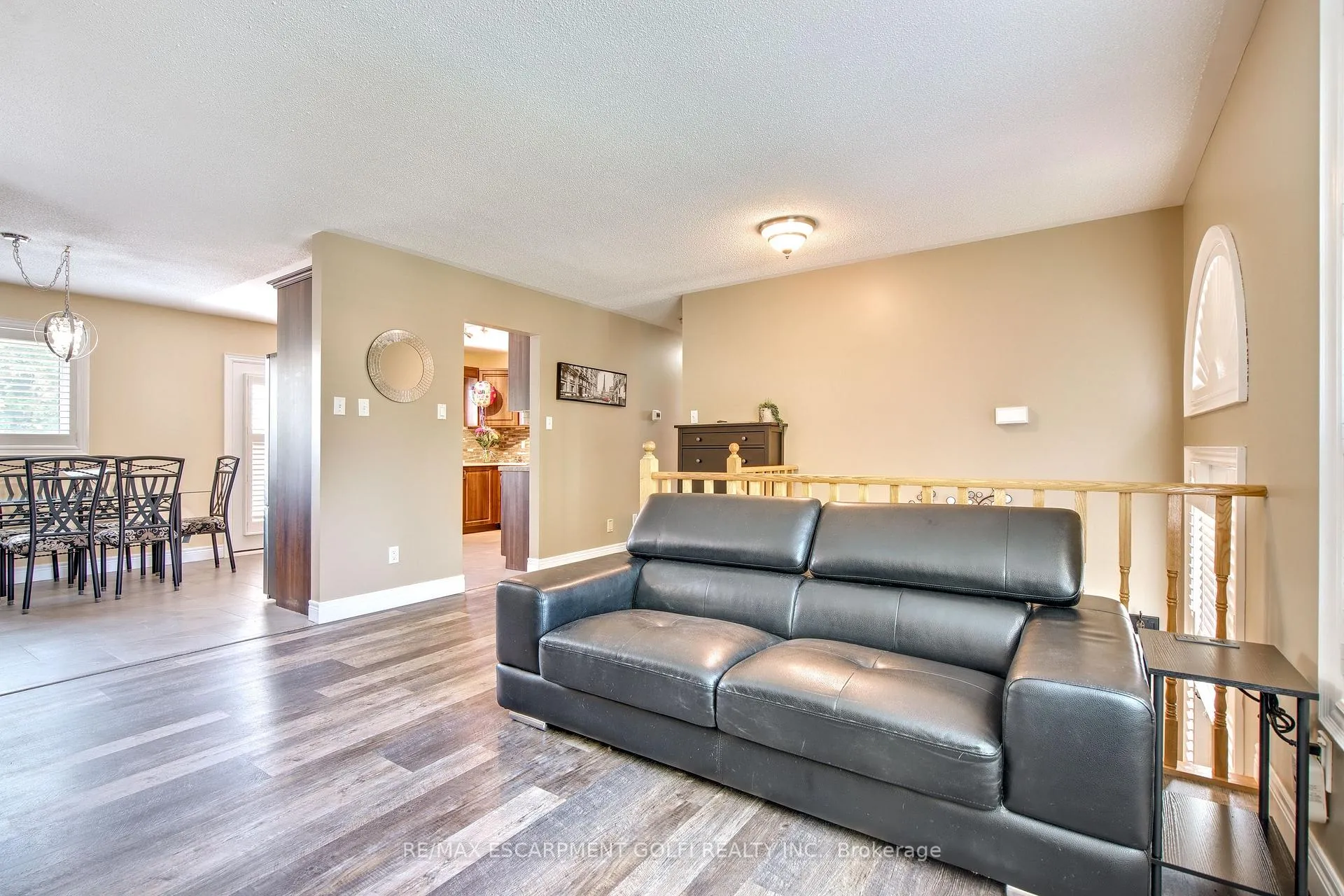 Photo 6 of 12 Woodside Square, Pelham, Fonthill — HOMEH