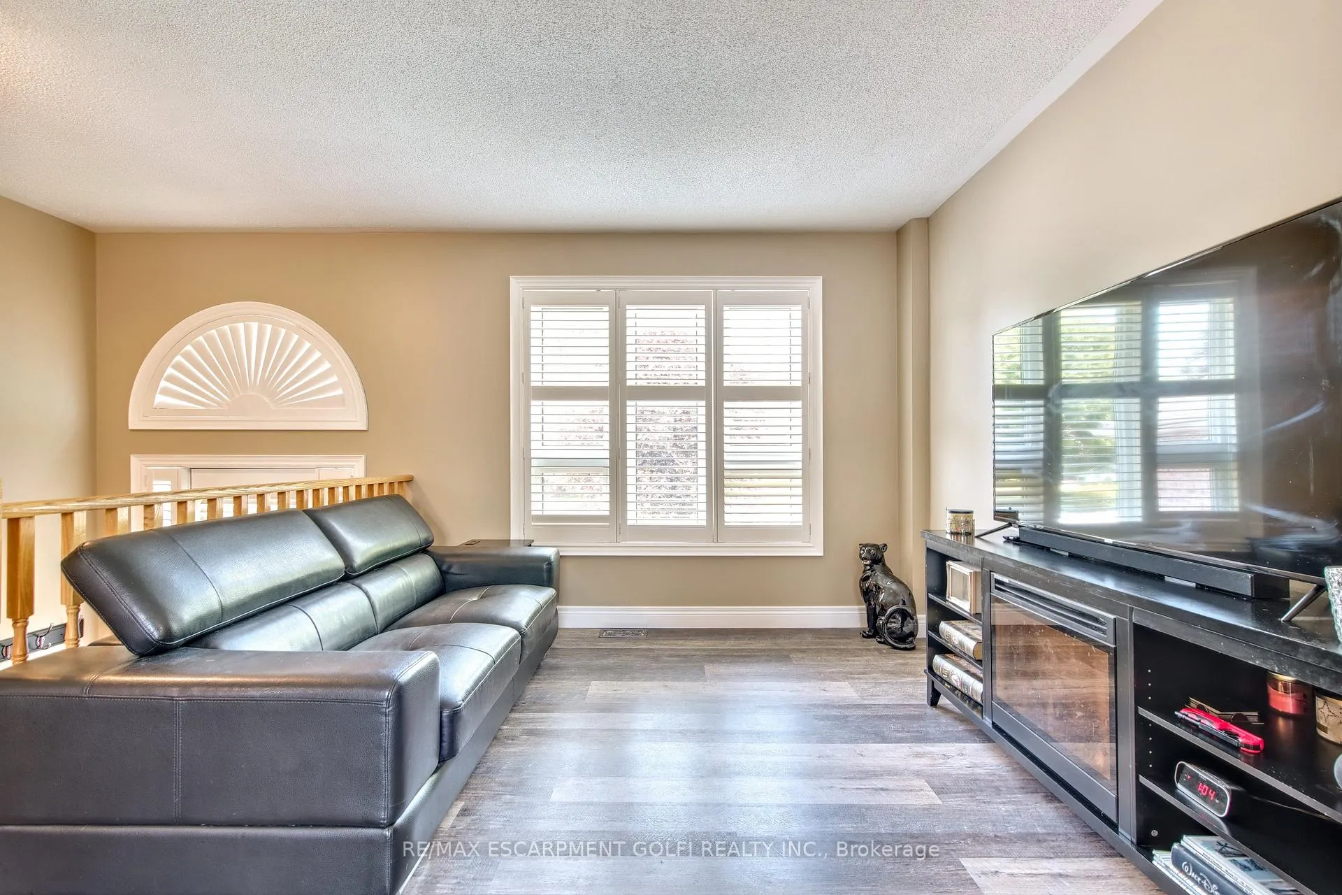 Photo 7 of 12 Woodside Square, Pelham, Fonthill — HOMEH