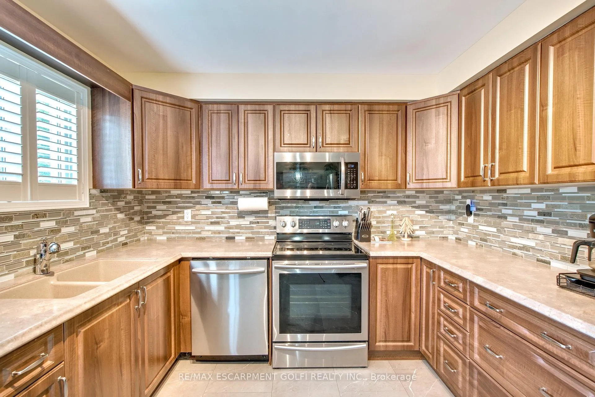 Photo 10 of 12 Woodside Square, Pelham, Fonthill — HOMEH