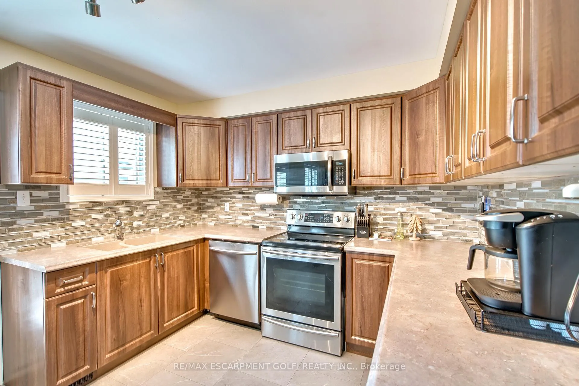 Photo 11 of 12 Woodside Square, Pelham, Fonthill — HOMEH