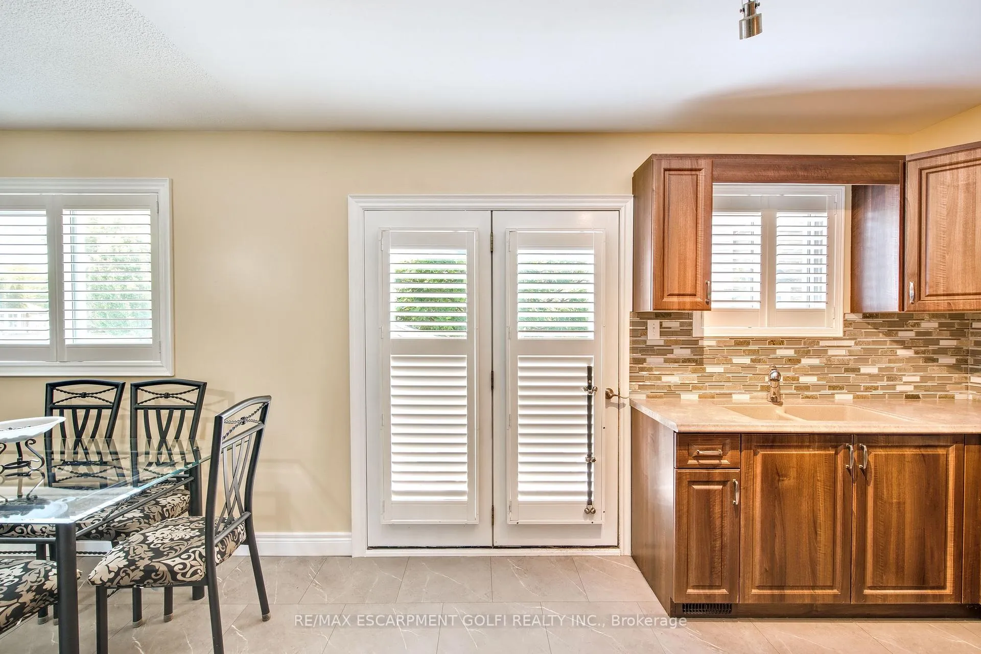 Photo 12 of 12 Woodside Square, Pelham, Fonthill — HOMEH