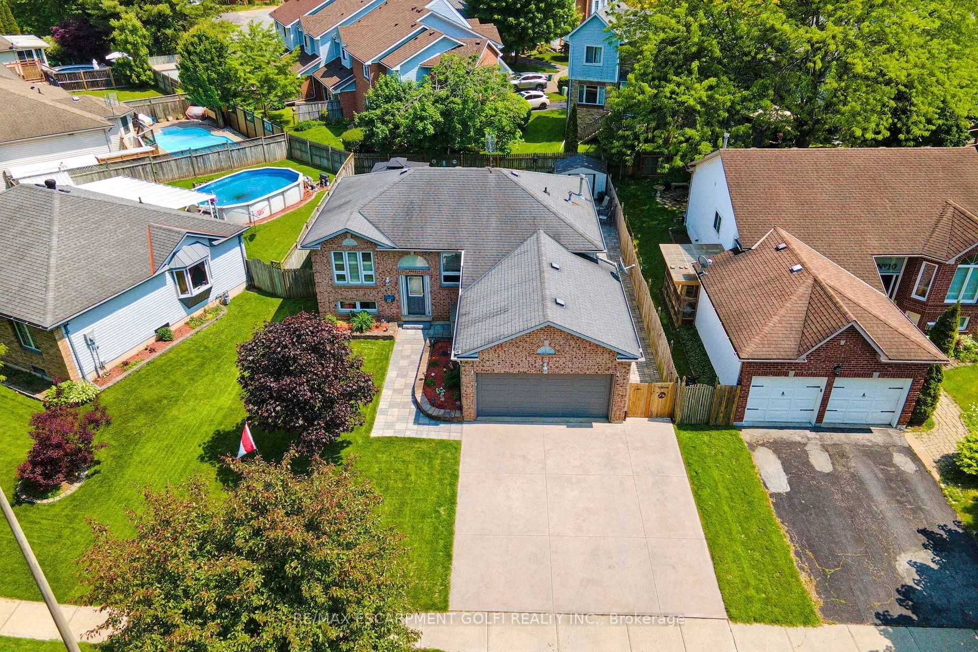 Photo 35 of 12 Woodside Square, Pelham, Fonthill — HOMEH
