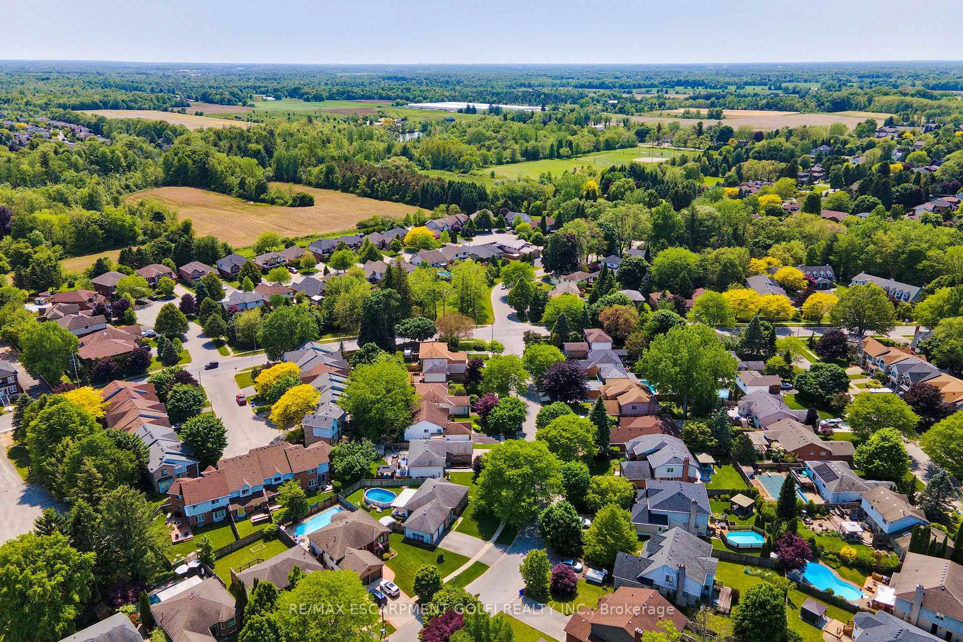 Photo 39 of 12 Woodside Square, Pelham, Fonthill — HOMEH