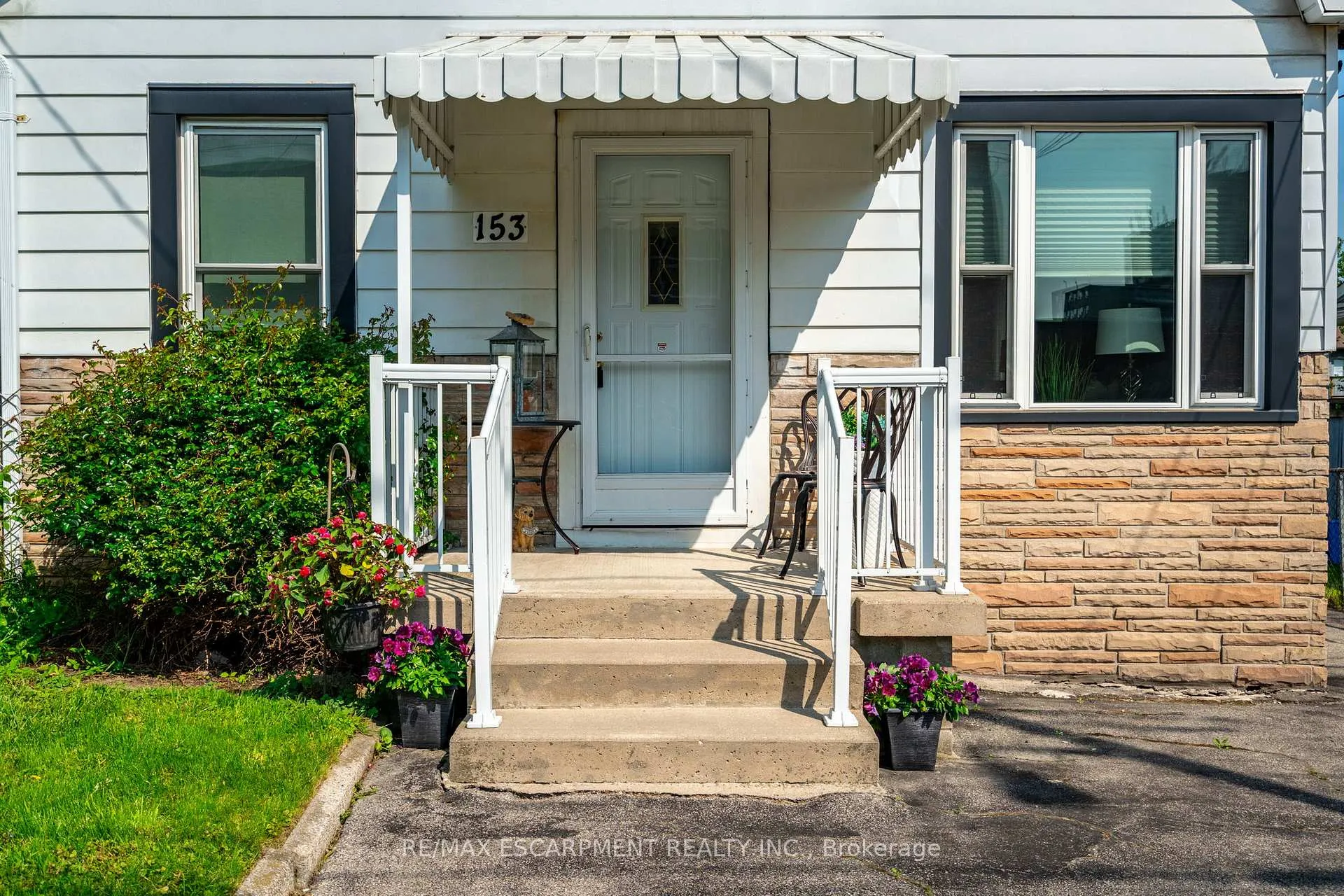 Photo 3 of 153 East 5th Street, Hamilton, Centremount — HOMEH