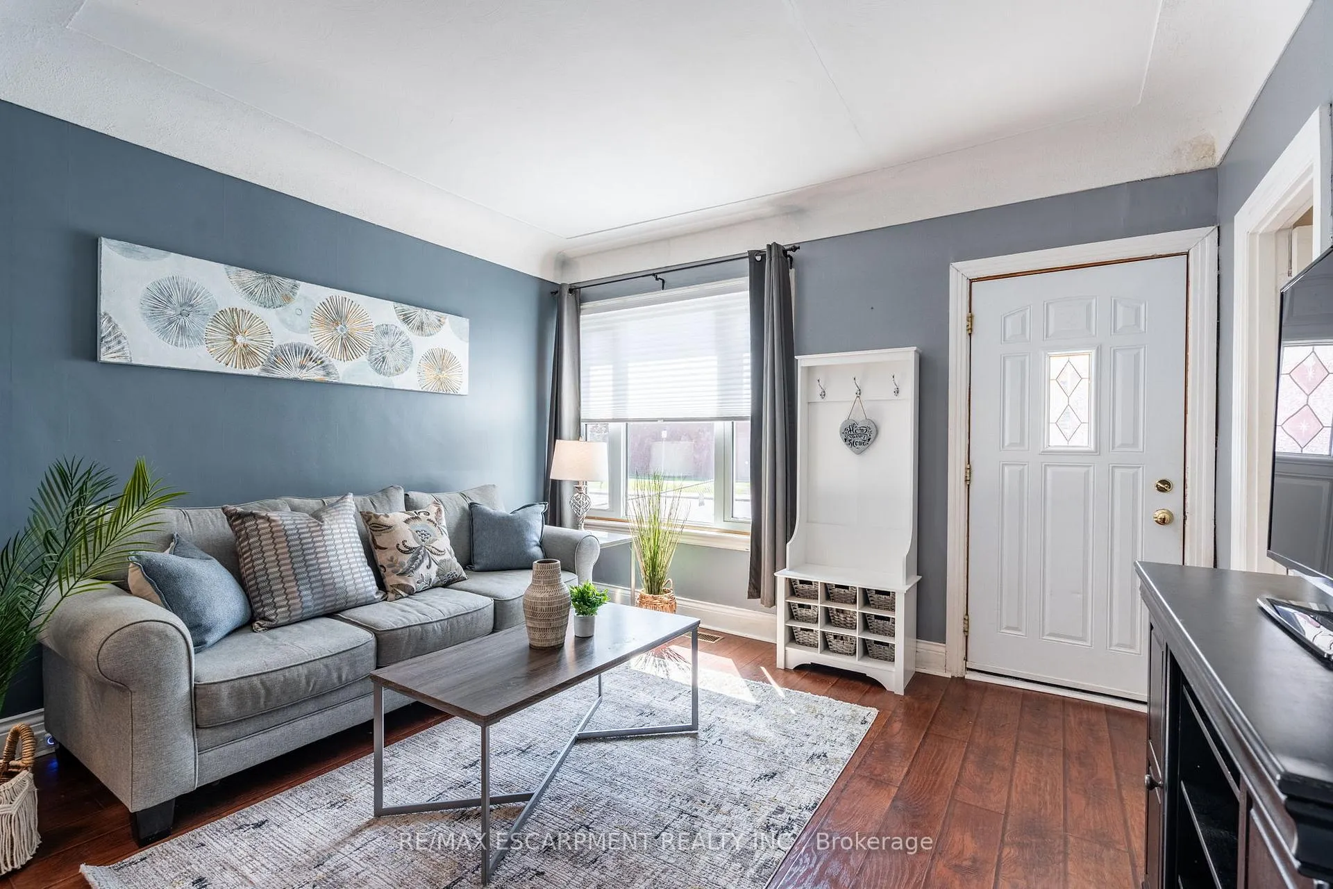 Photo 5 of 153 East 5th Street, Hamilton, Centremount — HOMEH