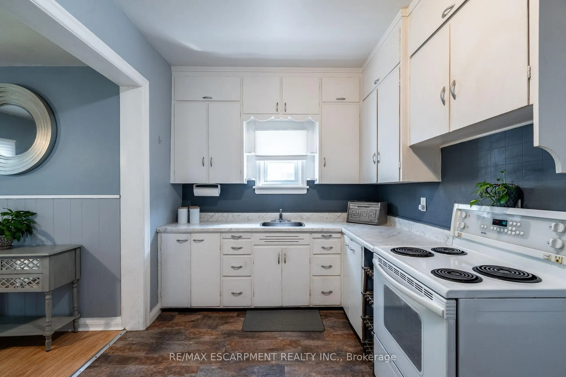 Photo 17 of 153 East 5th Street, Hamilton, Centremount — HOMEH