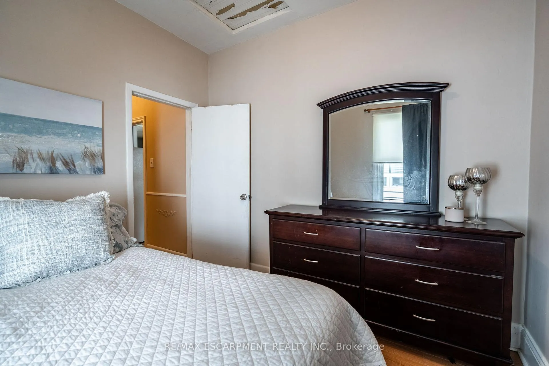 Photo 23 of 153 East 5th Street, Hamilton, Centremount — HOMEH