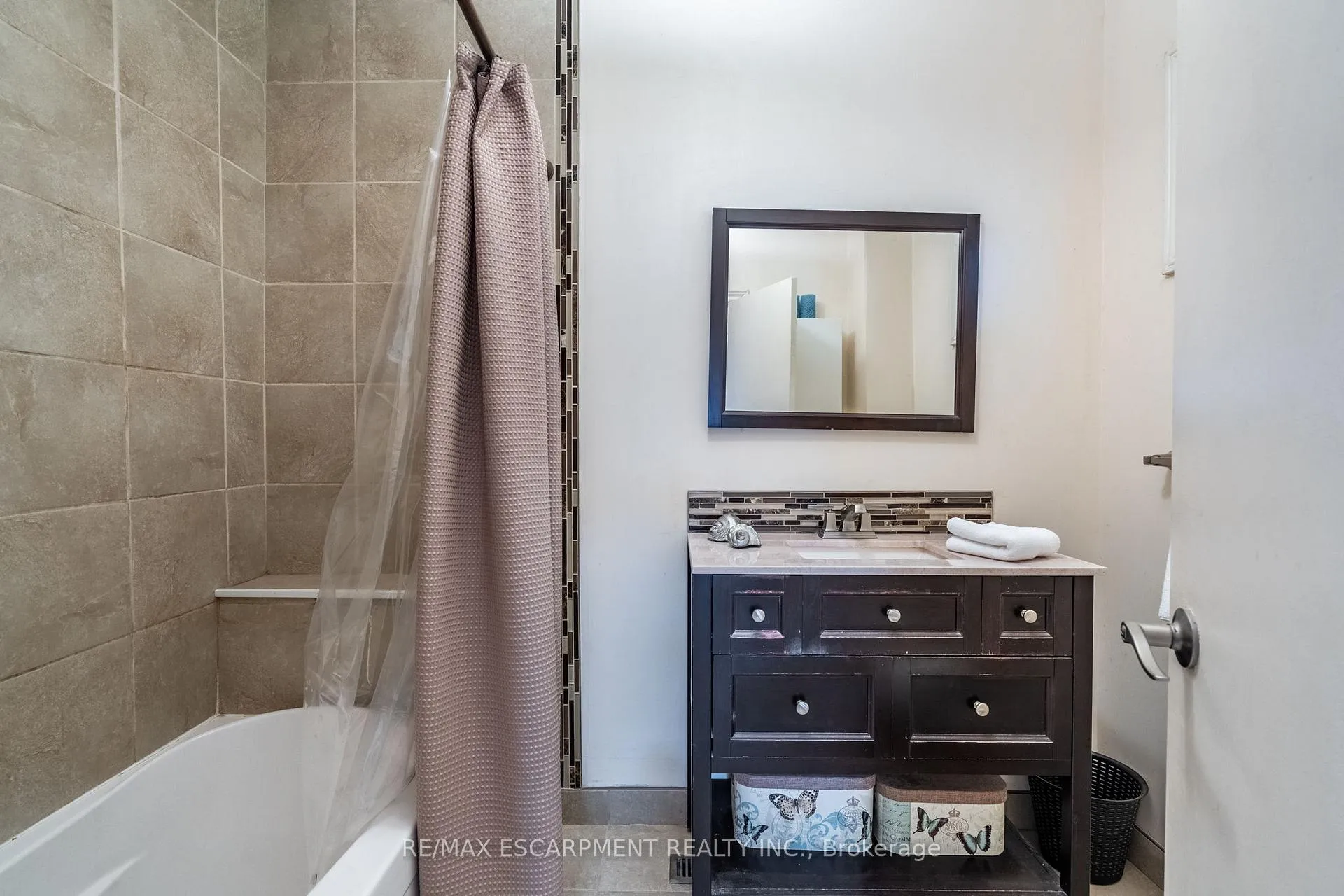 Photo 24 of 153 East 5th Street, Hamilton, Centremount — HOMEH
