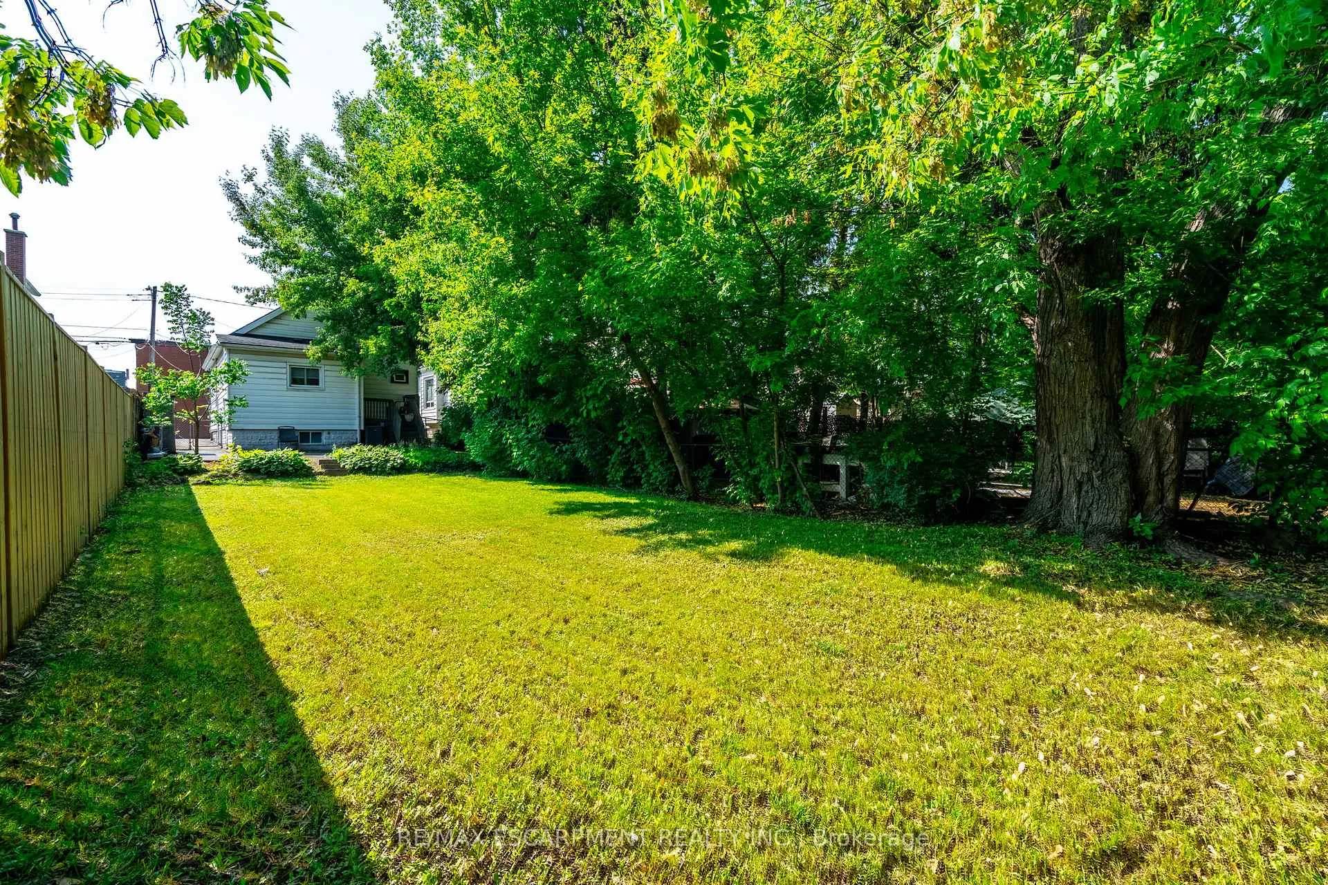 Photo 34 of 153 East 5th Street, Hamilton, Centremount — HOMEH