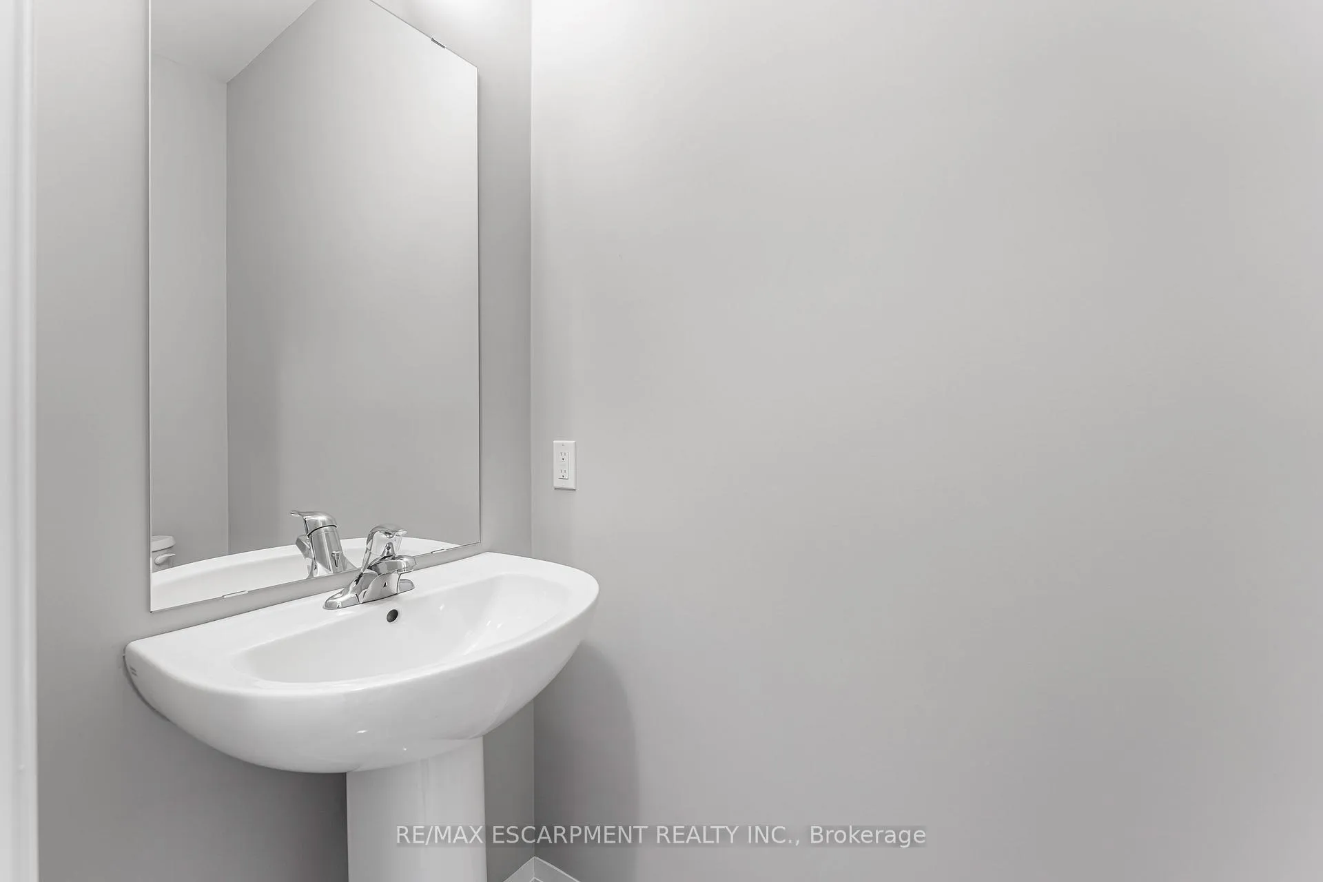 Photo 28 of 90 Acacia Road, Pelham, Fonthill — HOMEH
