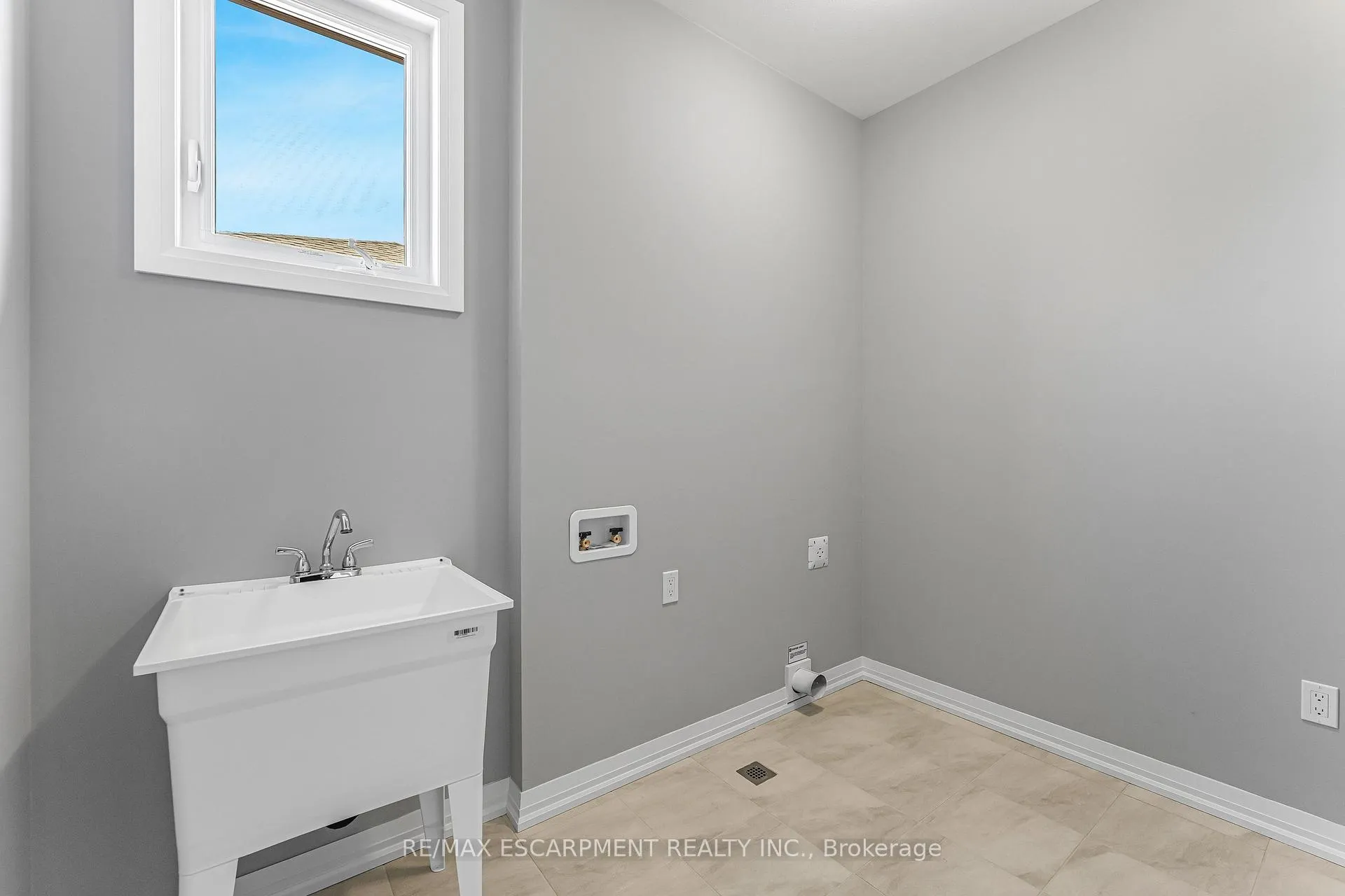 Photo 32 of 90 Acacia Road, Pelham, Fonthill — HOMEH