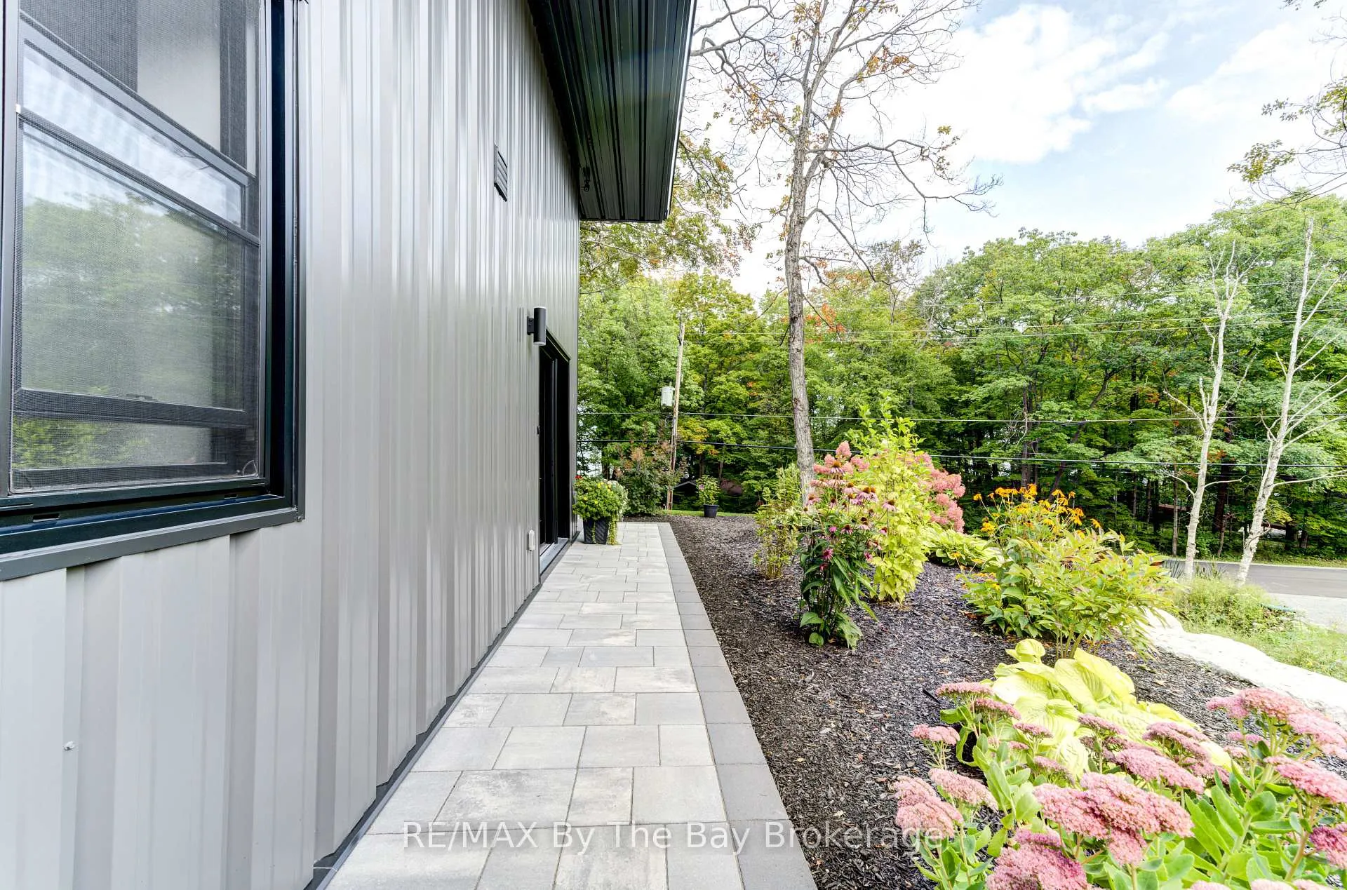 Photo 14 of 1584 Champlain Road, Tiny, Rural Tiny — HOMEH