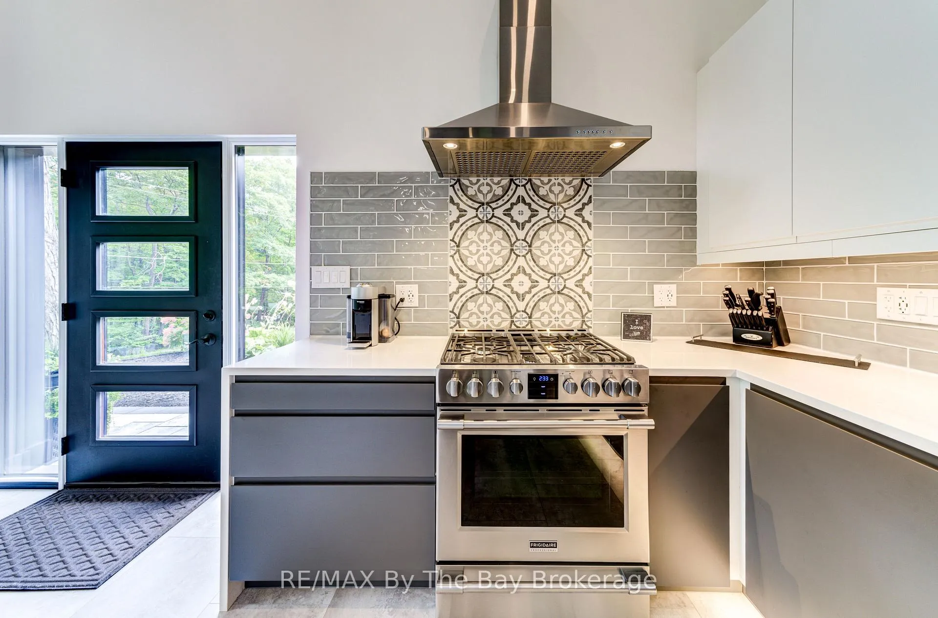 Photo 33 of 1584 Champlain Road, Tiny, Rural Tiny — HOMEH
