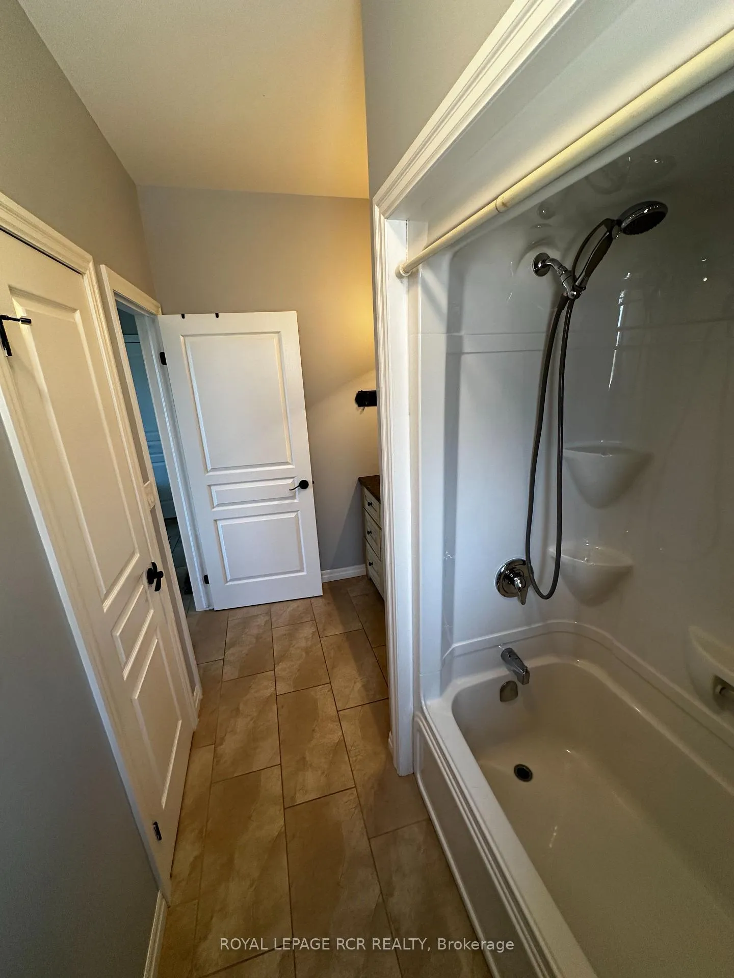 Photo 18 of 184 Ruby's Crescent E, Wellington North, Mount Forest — HOMEH