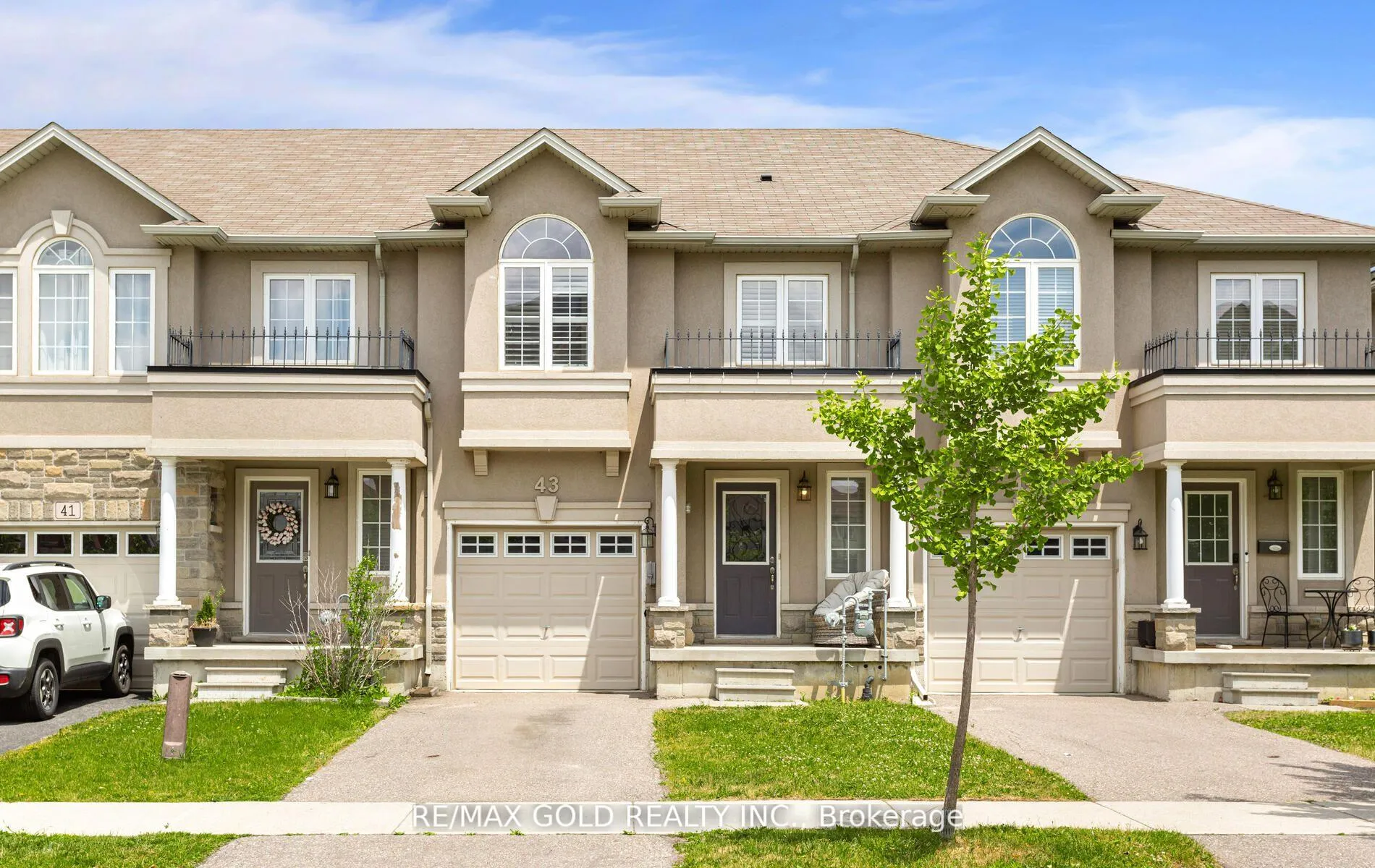 Photo 2 of 43 Waterbridge Street, Hamilton, Stoney Creek — HOMEH