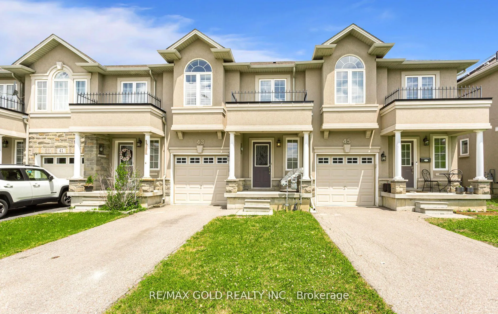 Photo 3 of 43 Waterbridge Street, Hamilton, Stoney Creek — HOMEH