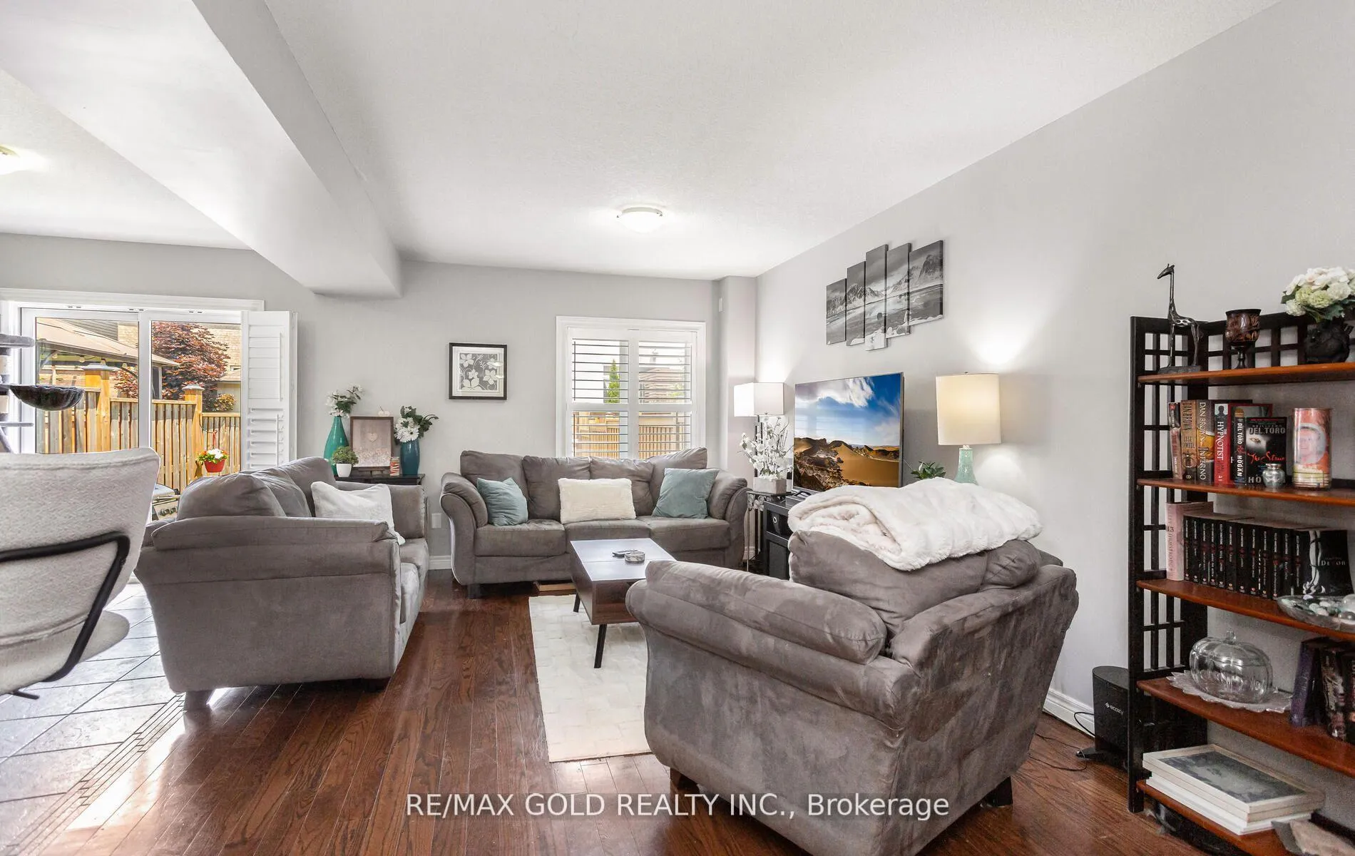 Photo 10 of 43 Waterbridge Street, Hamilton, Stoney Creek — HOMEH