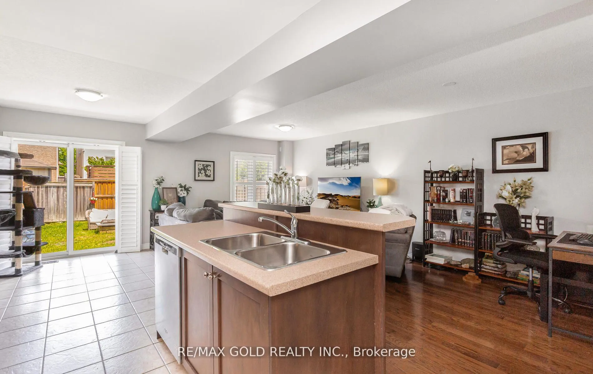 Photo 19 of 43 Waterbridge Street, Hamilton, Stoney Creek — HOMEH