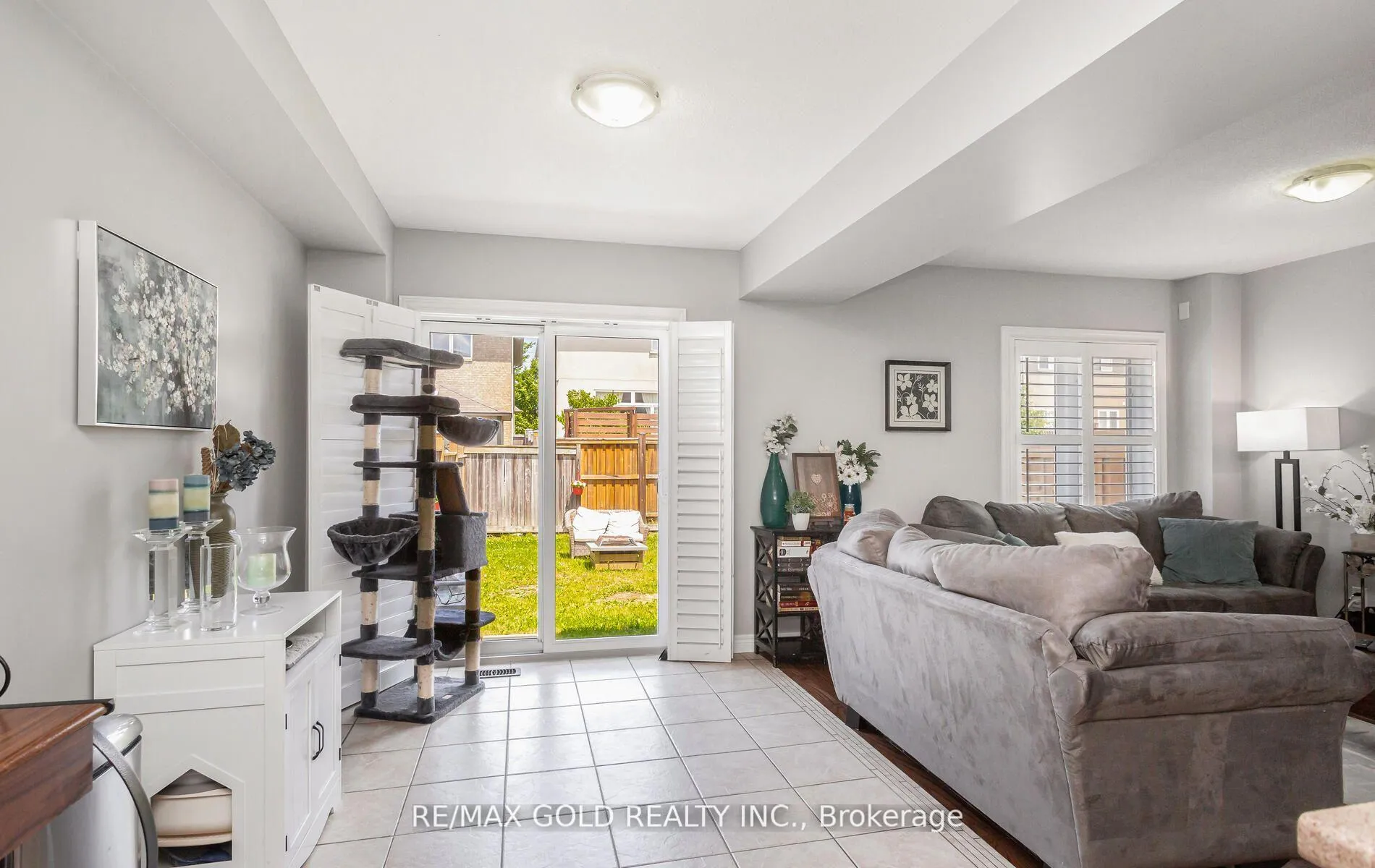 Photo 21 of 43 Waterbridge Street, Hamilton, Stoney Creek — HOMEH