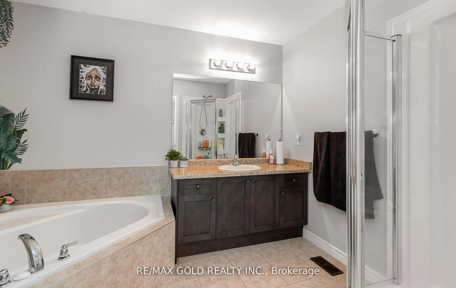 Photo 34 of 43 Waterbridge Street, Hamilton, Stoney Creek — HOMEH