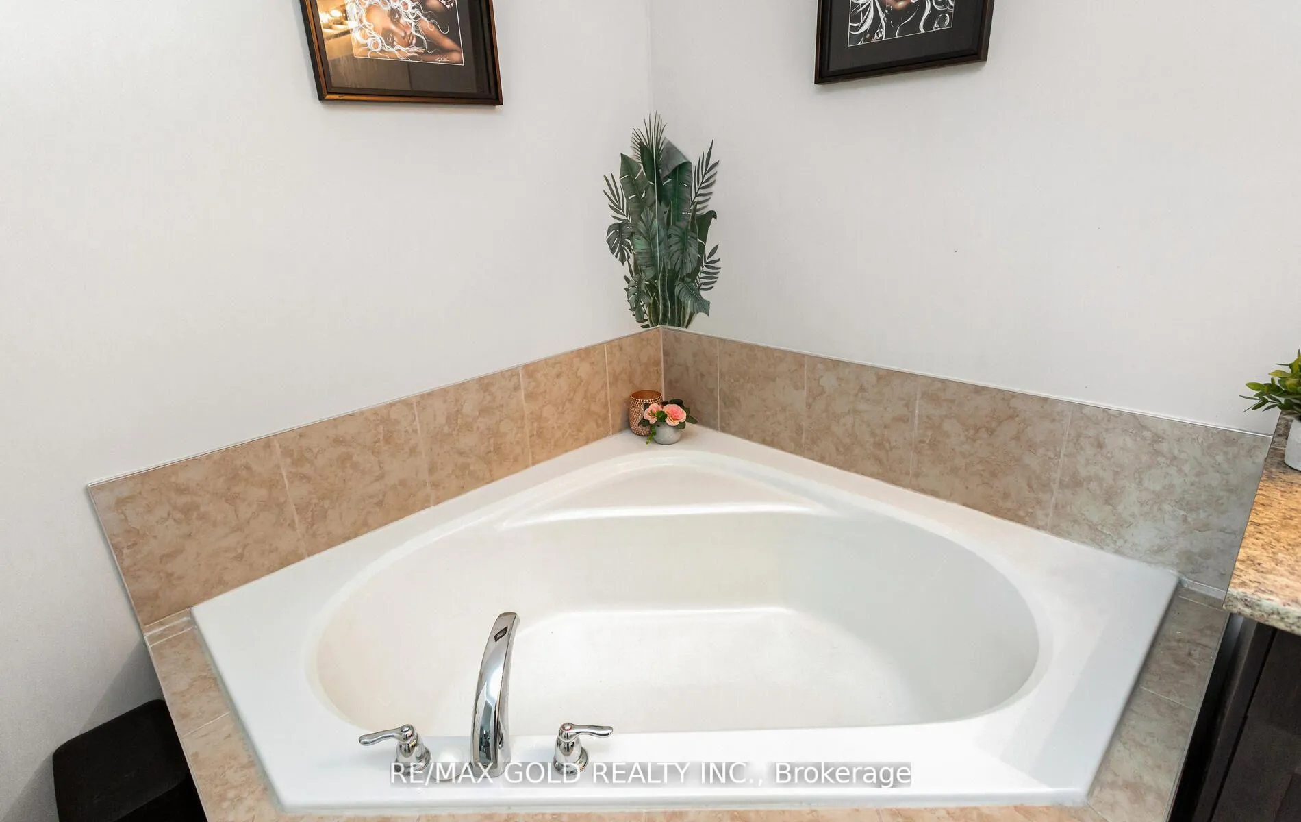 Photo 37 of 43 Waterbridge Street, Hamilton, Stoney Creek — HOMEH