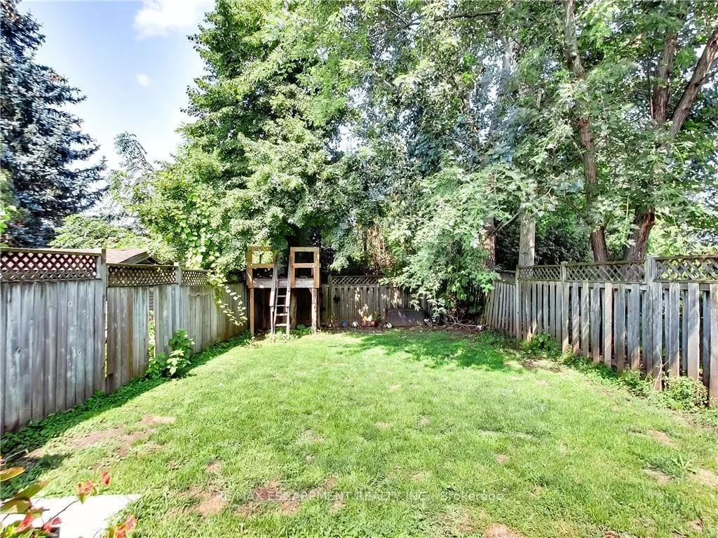 Photo 23 of 22 Hedgelawn Drive, Grimsby, Grimsby East — HOMEH