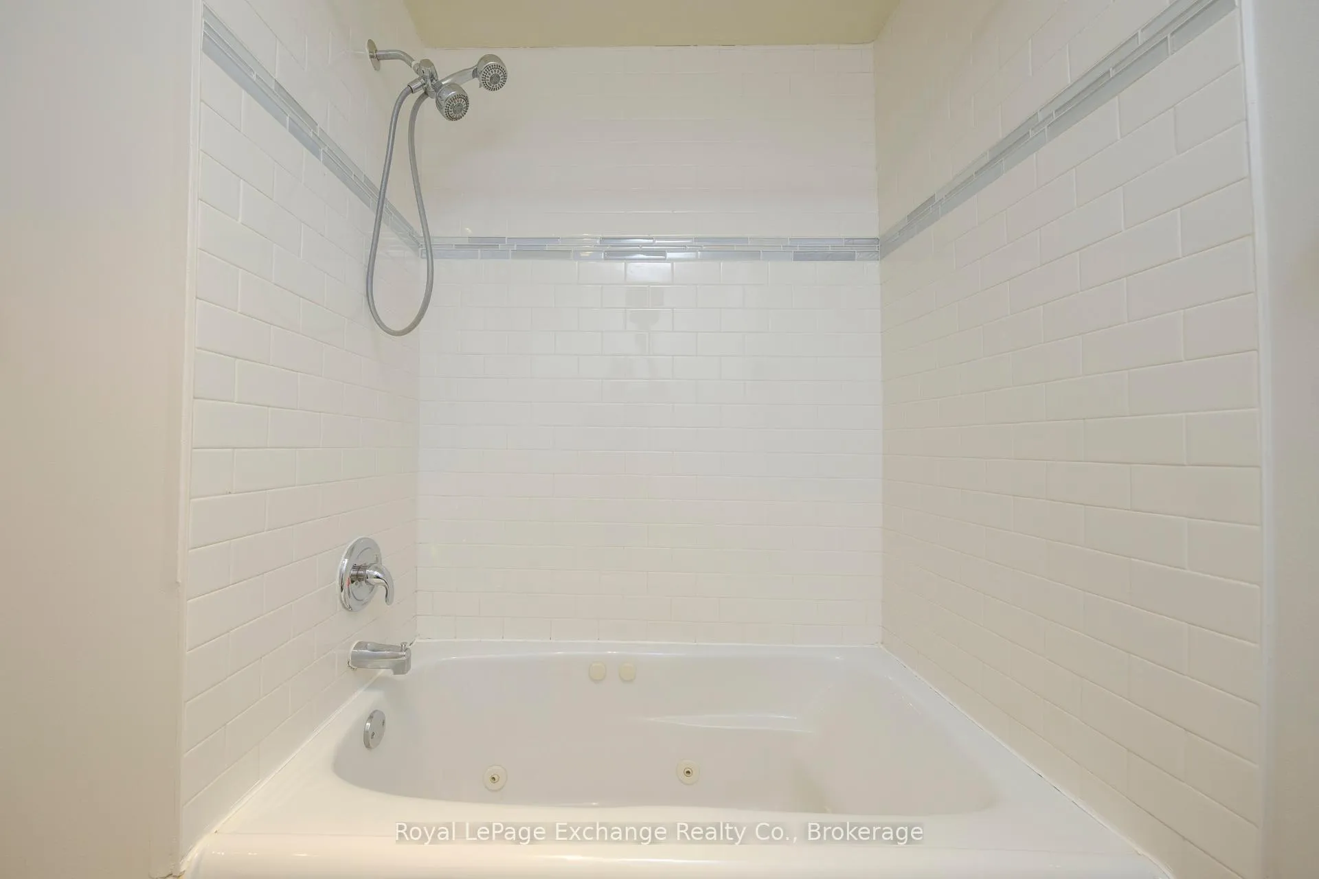 Photo 12 of 287 Queen Street, Kincardine — HOMEH