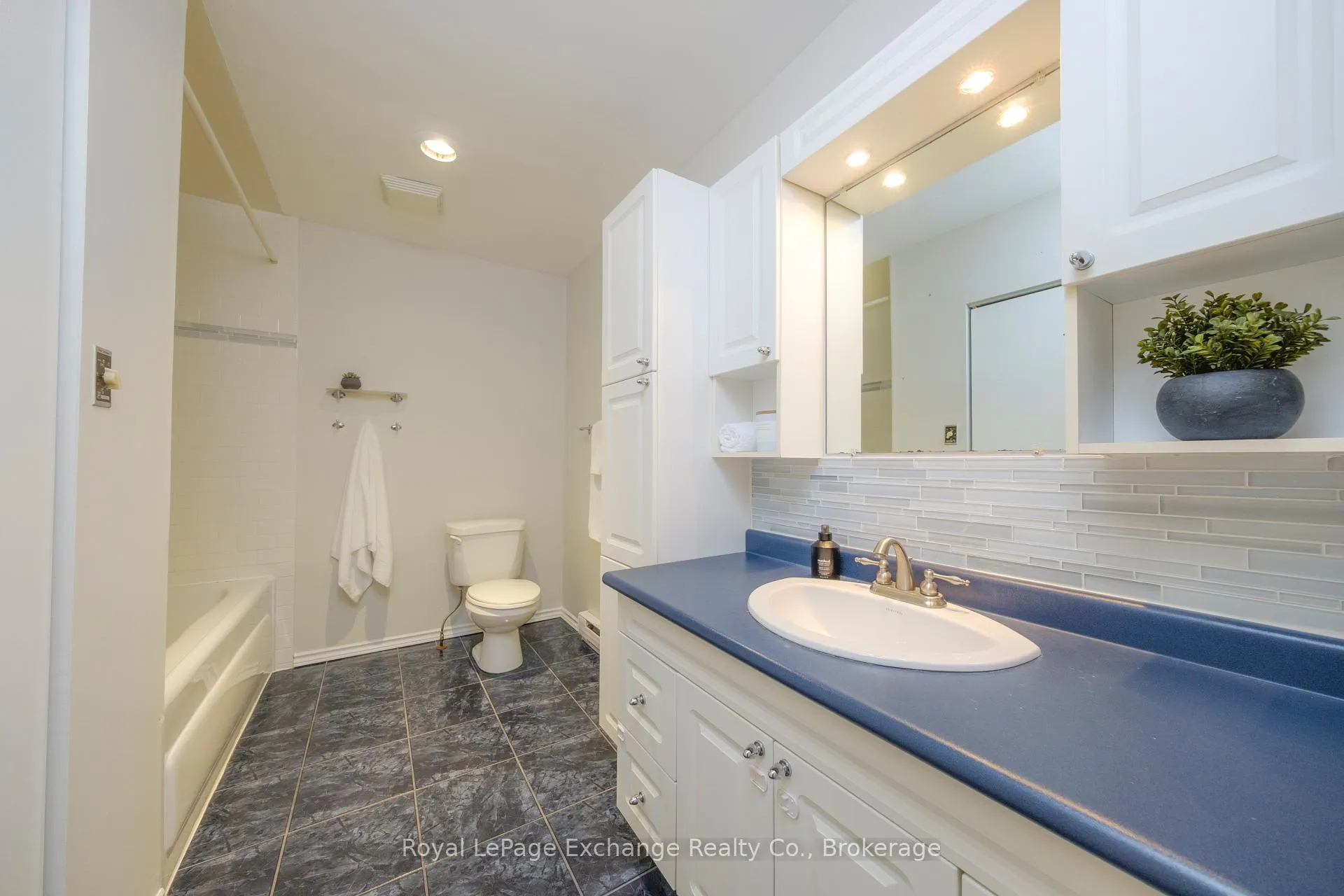 Photo 13 of 287 Queen Street, Kincardine — HOMEH