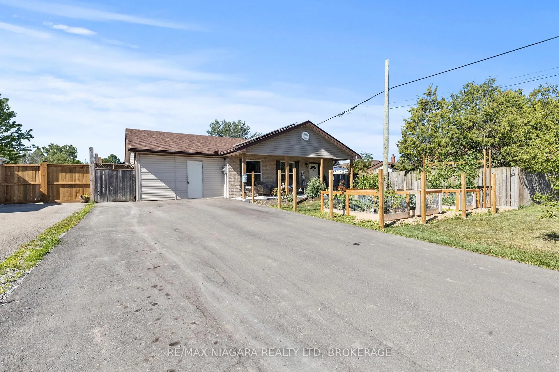 Photo 1 of 196 Martin Street, Welland, Broadway — HOMEH