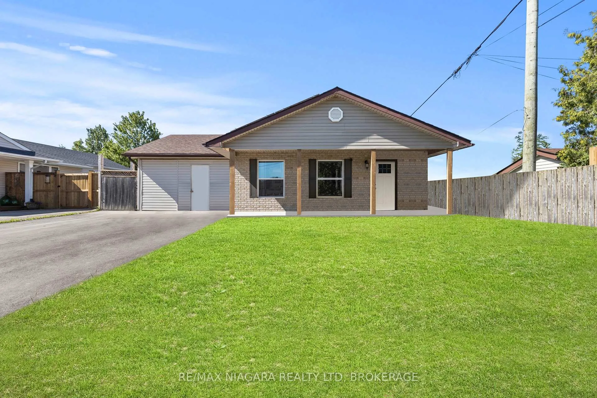 Photo 2 of 196 Martin Street, Welland, Broadway — HOMEH