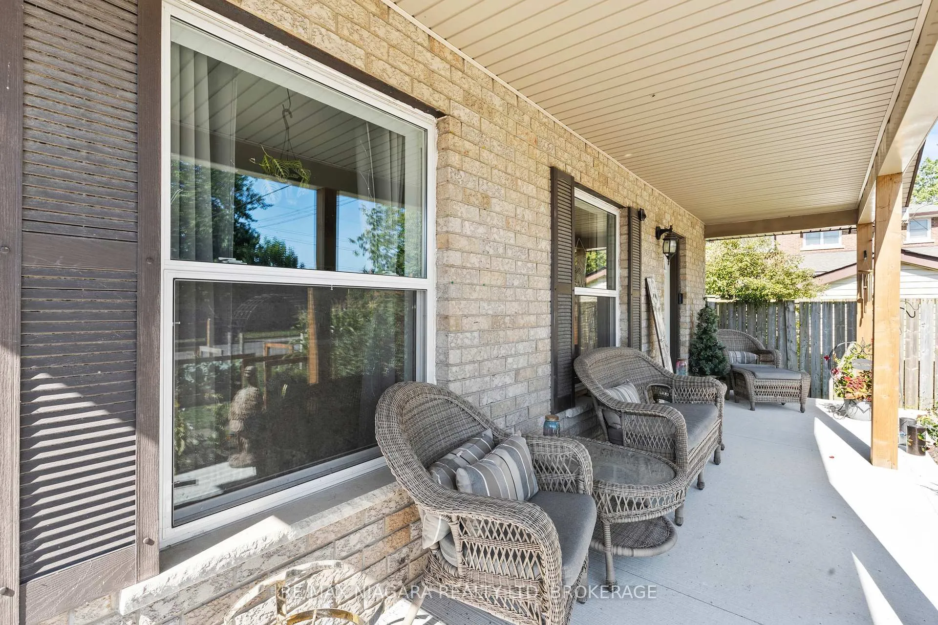 Photo 4 of 196 Martin Street, Welland, Broadway — HOMEH