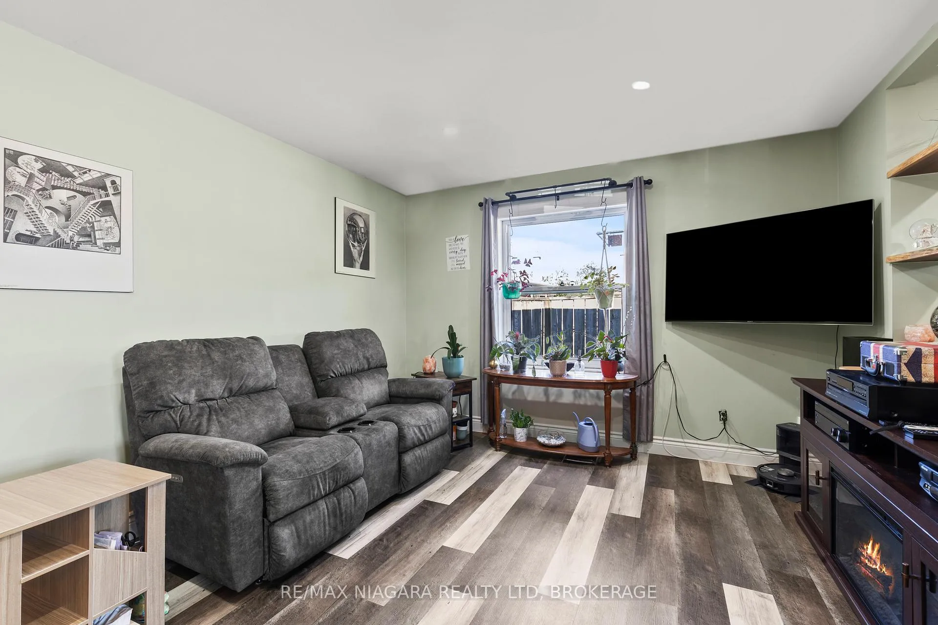 Photo 7 of 196 Martin Street, Welland, Broadway — HOMEH