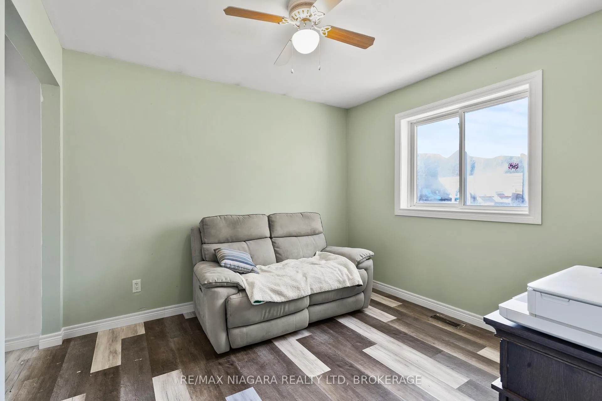 Photo 17 of 196 Martin Street, Welland, Broadway — HOMEH