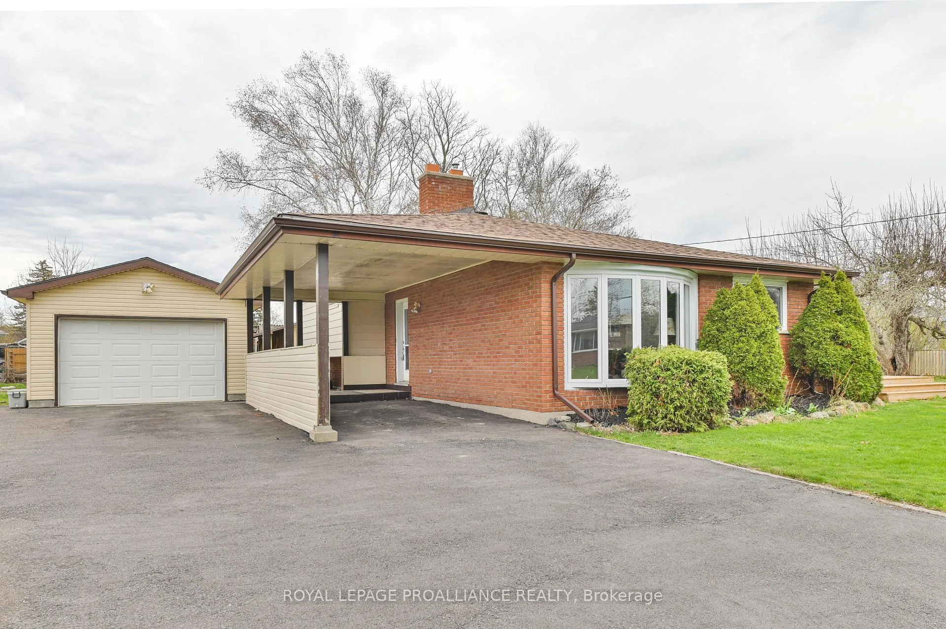 Photo 1 of 16 Thurlow Drive, Belleville, Belleville Ward — HOMEH