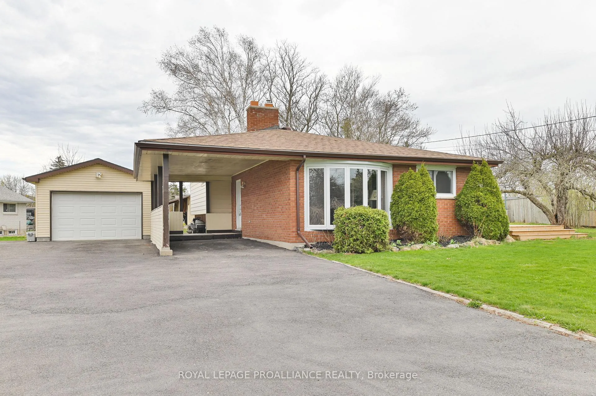 Photo 2 of 16 Thurlow Drive, Belleville, Belleville Ward — HOMEH