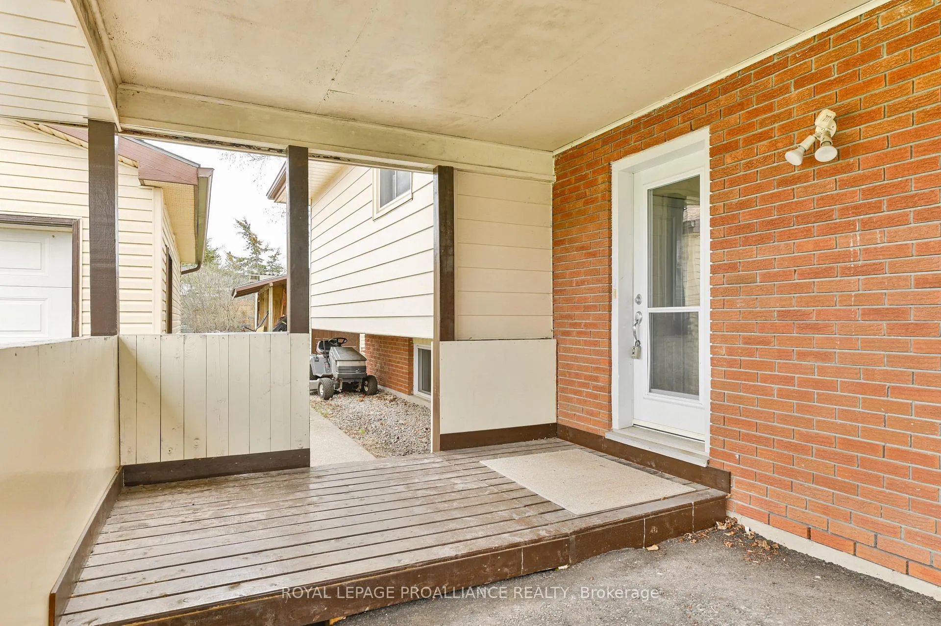 Photo 5 of 16 Thurlow Drive, Belleville, Belleville Ward — HOMEH