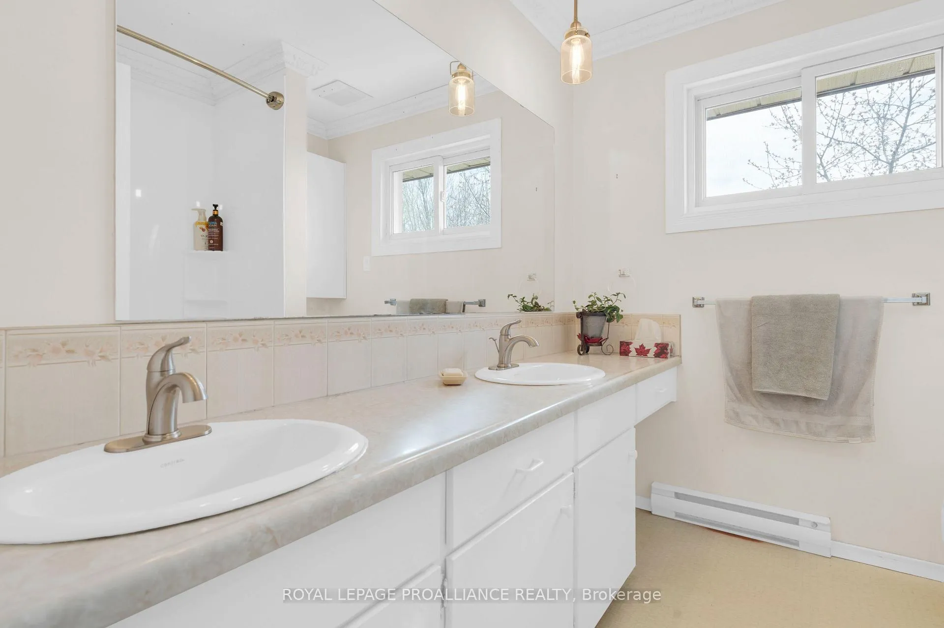 Photo 18 of 16 Thurlow Drive, Belleville, Belleville Ward — HOMEH
