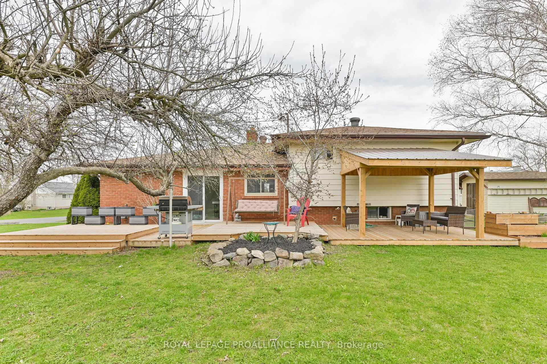Photo 31 of 16 Thurlow Drive, Belleville, Belleville Ward — HOMEH