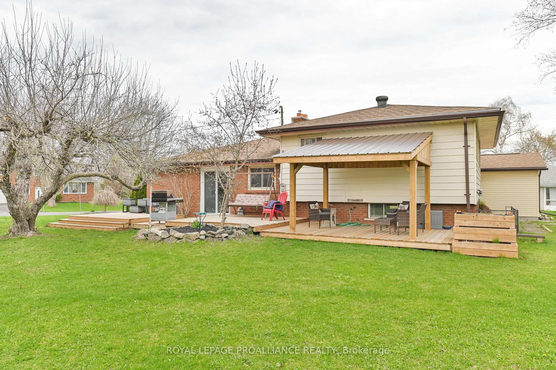Photo 32 of 16 Thurlow Drive, Belleville, Belleville Ward — HOMEH
