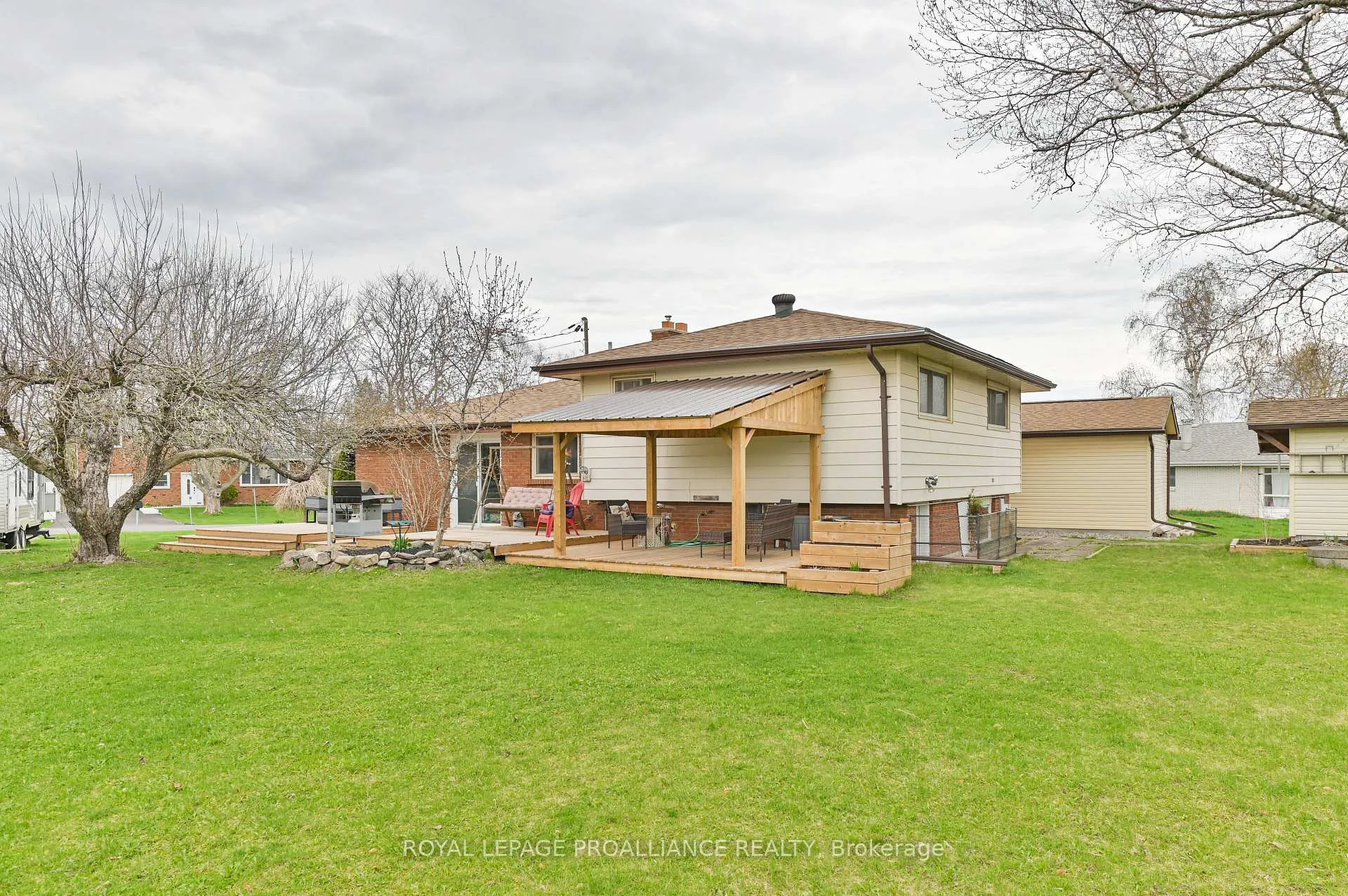 Photo 33 of 16 Thurlow Drive, Belleville, Belleville Ward — HOMEH