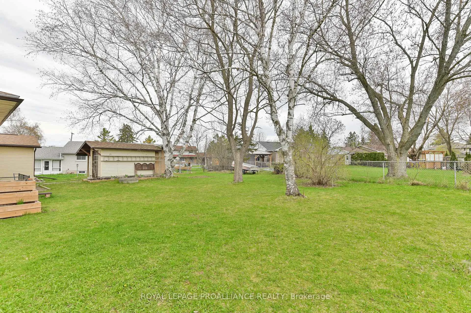 Photo 35 of 16 Thurlow Drive, Belleville, Belleville Ward — HOMEH