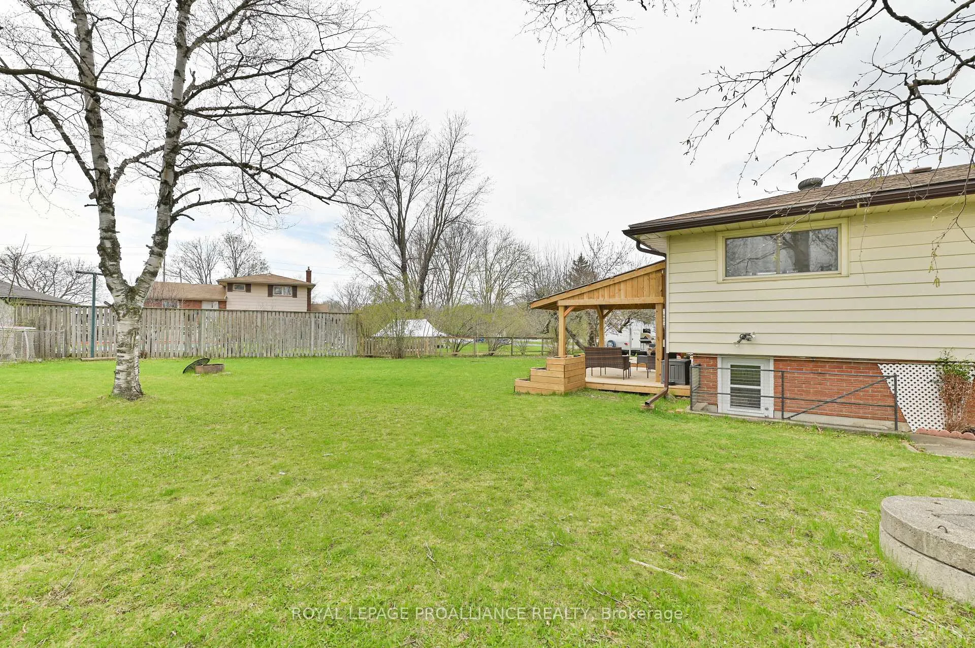 Photo 36 of 16 Thurlow Drive, Belleville, Belleville Ward — HOMEH