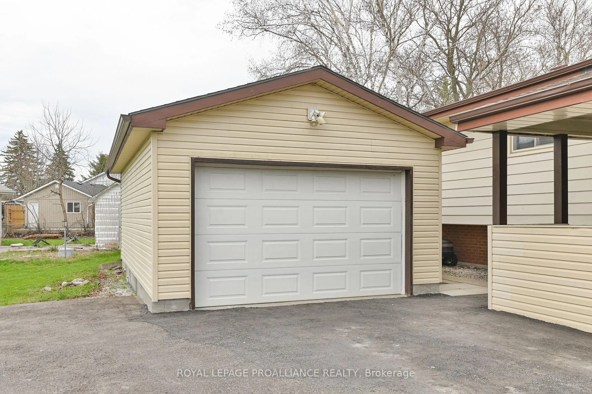 Photo 39 of 16 Thurlow Drive, Belleville, Belleville Ward — HOMEH