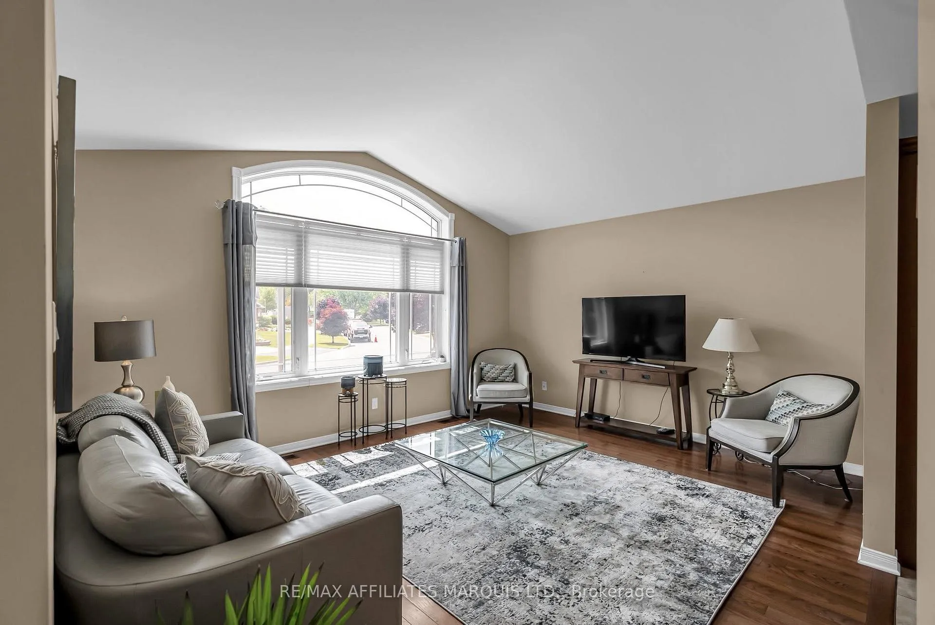 Photo 2 of 1282 Daprat Avenue, Cornwall — HOMEH