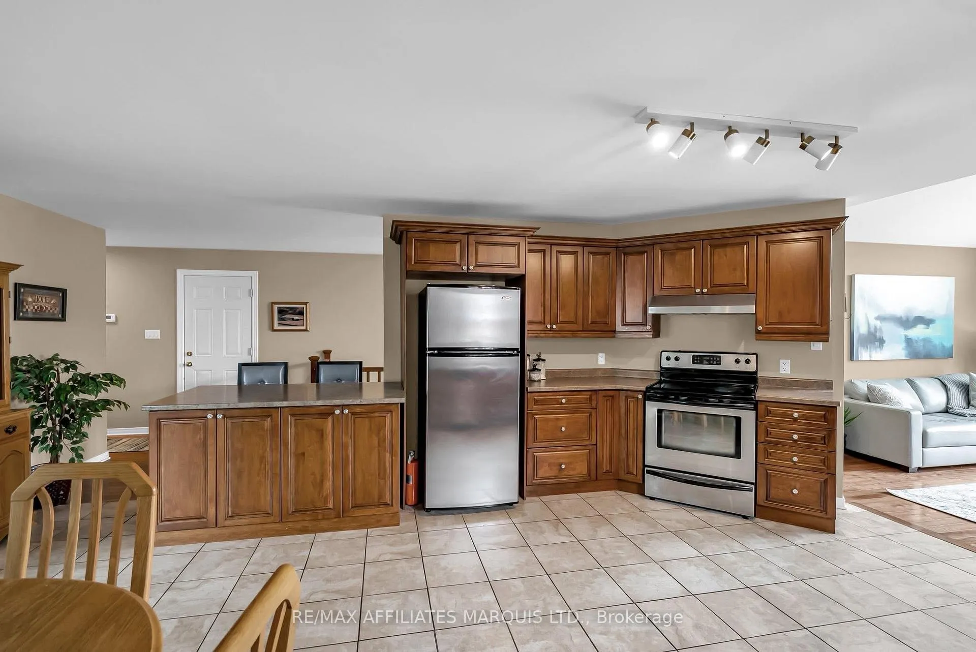 Photo 8 of 1282 Daprat Avenue, Cornwall — HOMEH