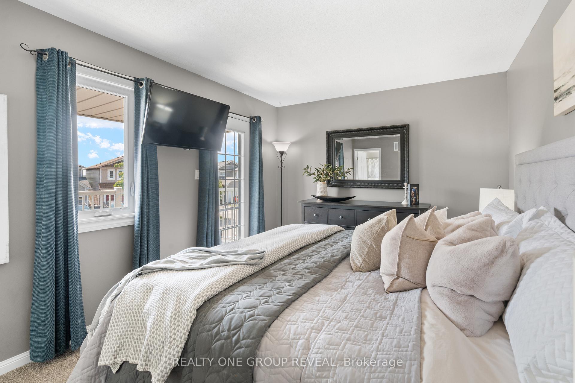 Photo 4 of 49 Hammond Street, Clarington, Bowmanville — HOMEH