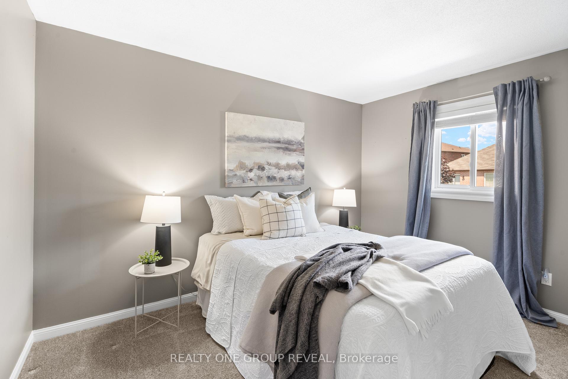 Photo 8 of 49 Hammond Street, Clarington, Bowmanville — HOMEH