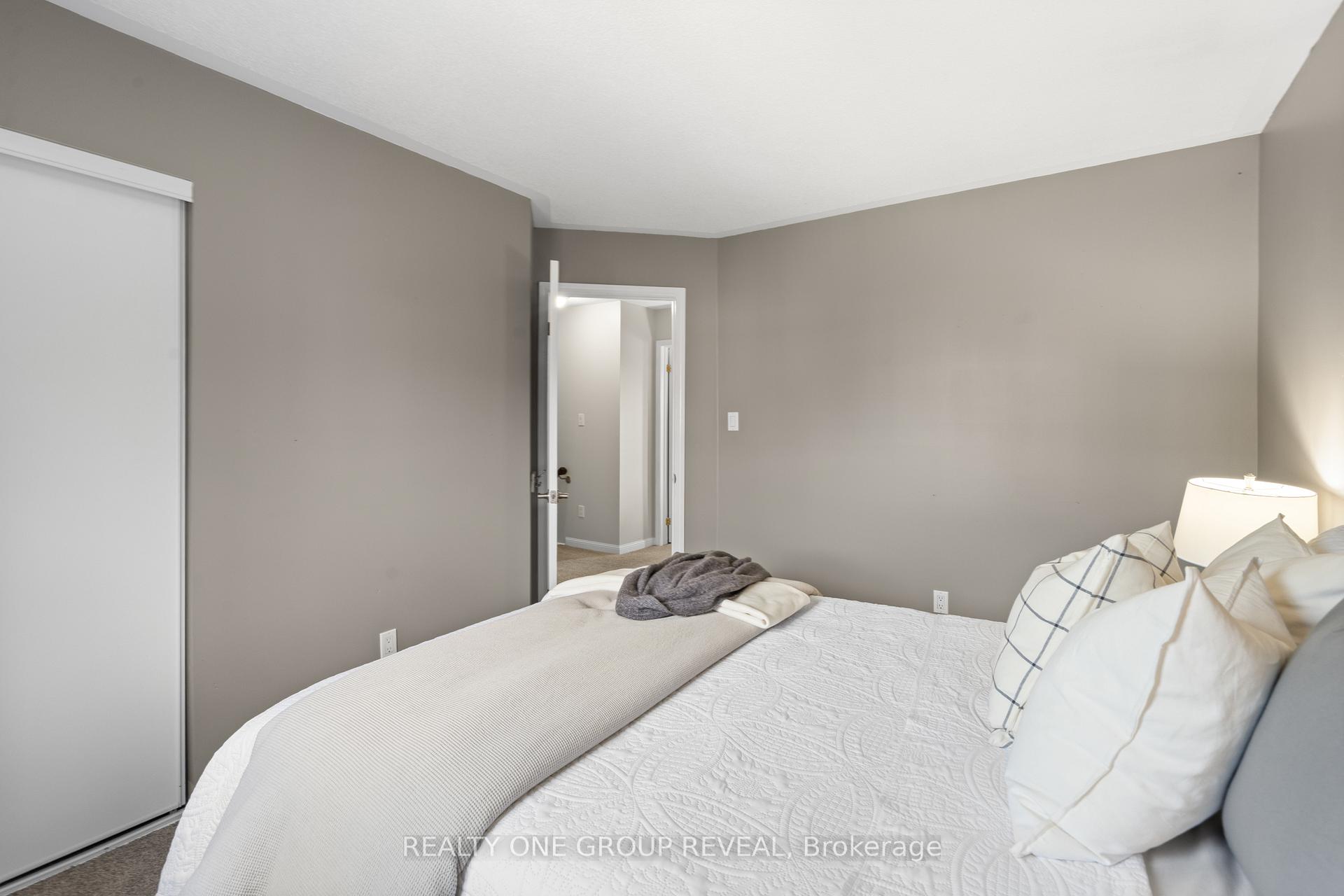 Photo 9 of 49 Hammond Street, Clarington, Bowmanville — HOMEH