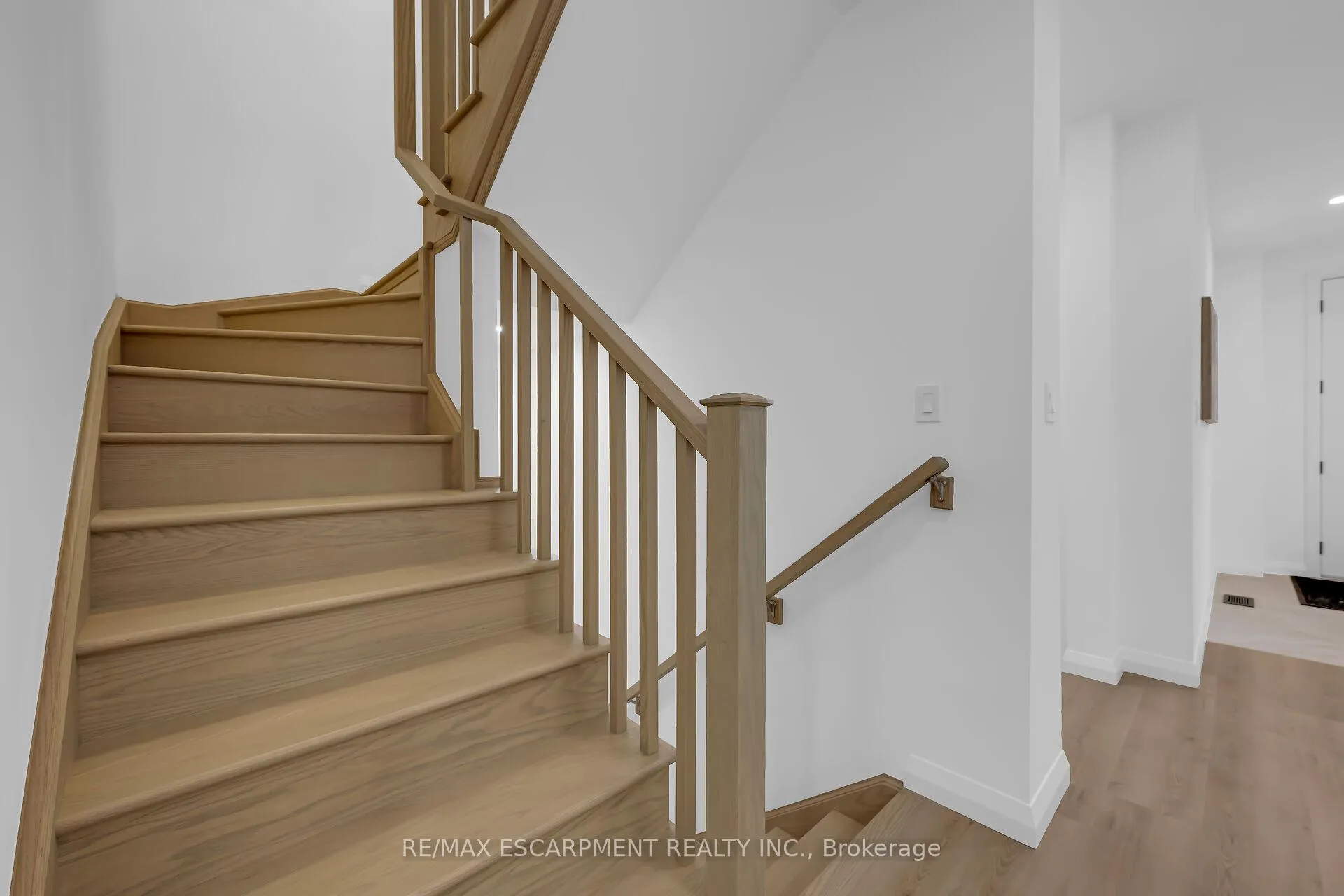 Photo 25 of 31 Kingfisher Drive, Hamilton, Jerome — HOMEH